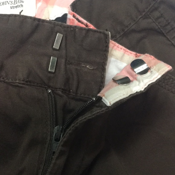 St. John’s Bay brown khaki shorts - size 6 - Picture 5 of 7